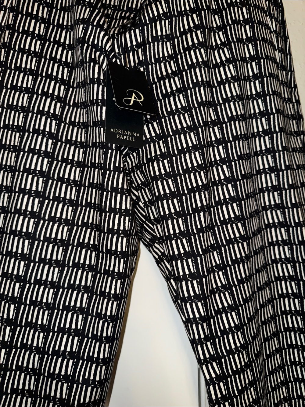Adrianna Papell Black & White Graphic Print Pants